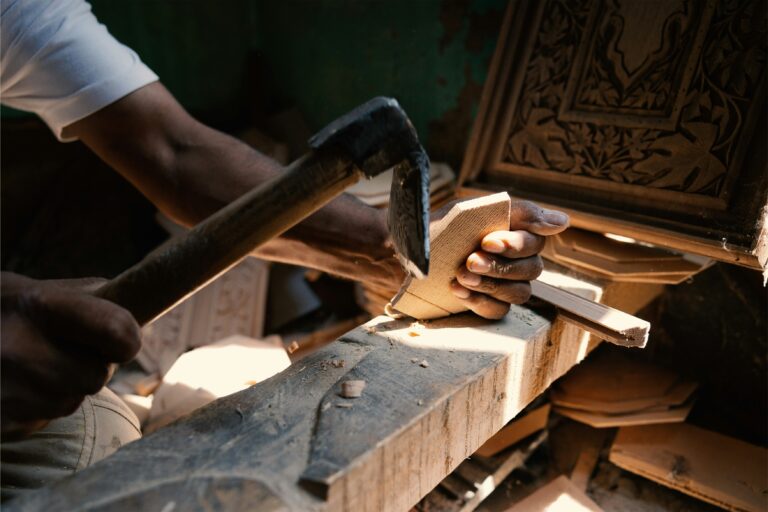 Lavoro, in dieci anni crollo verticale del numero di artigiani