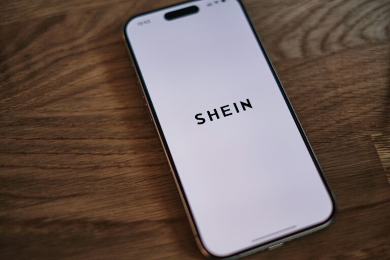 shein, quotazione a hong kong e spostamento sede in Cina