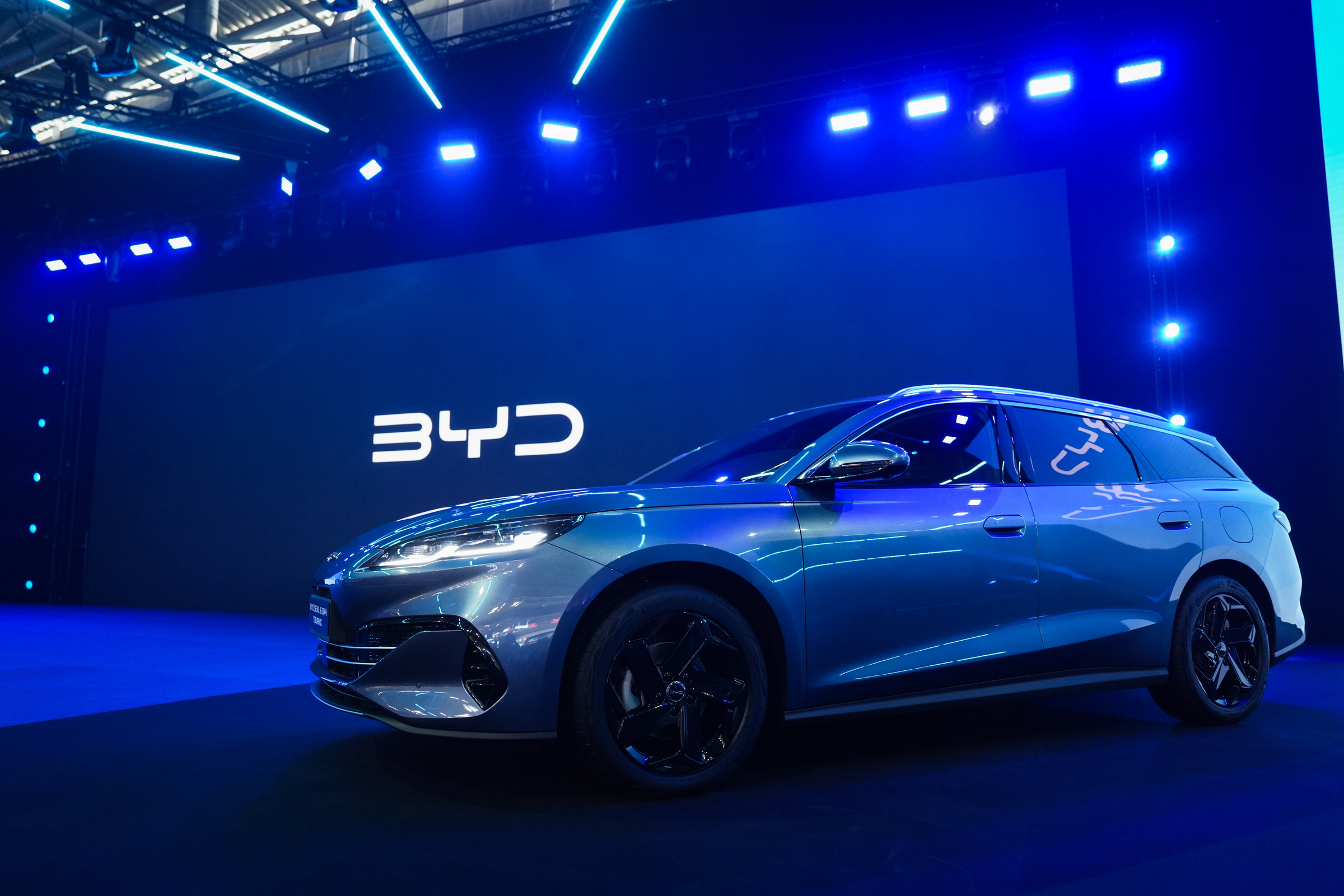 Immatricolazioni auto Ue: boom di Byd (+220%) a novembre, Stellantis ...