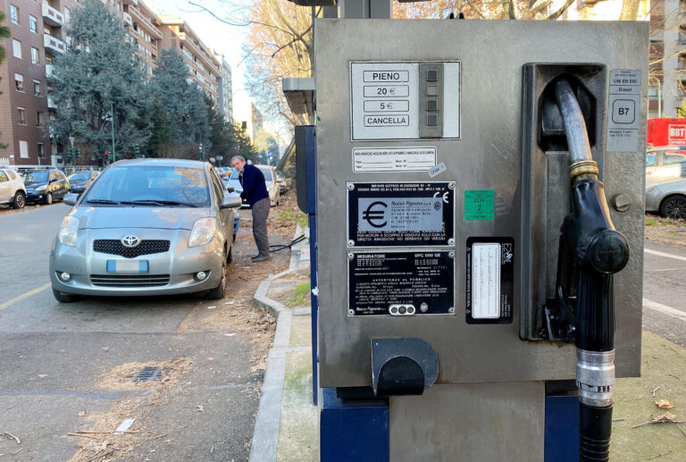 pompa di benzina
