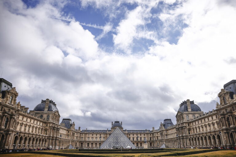 furto al louvre
